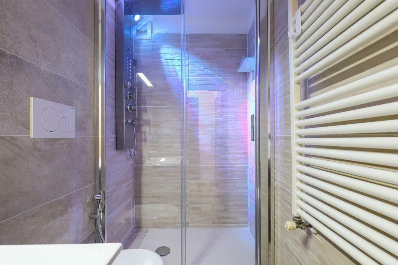 Primopiano - Schiaparelli B Flat Apartment Milan Bagian luar foto