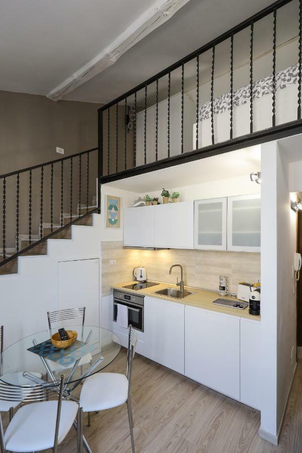 Primopiano - Schiaparelli B Flat Apartment Milan Bagian luar foto