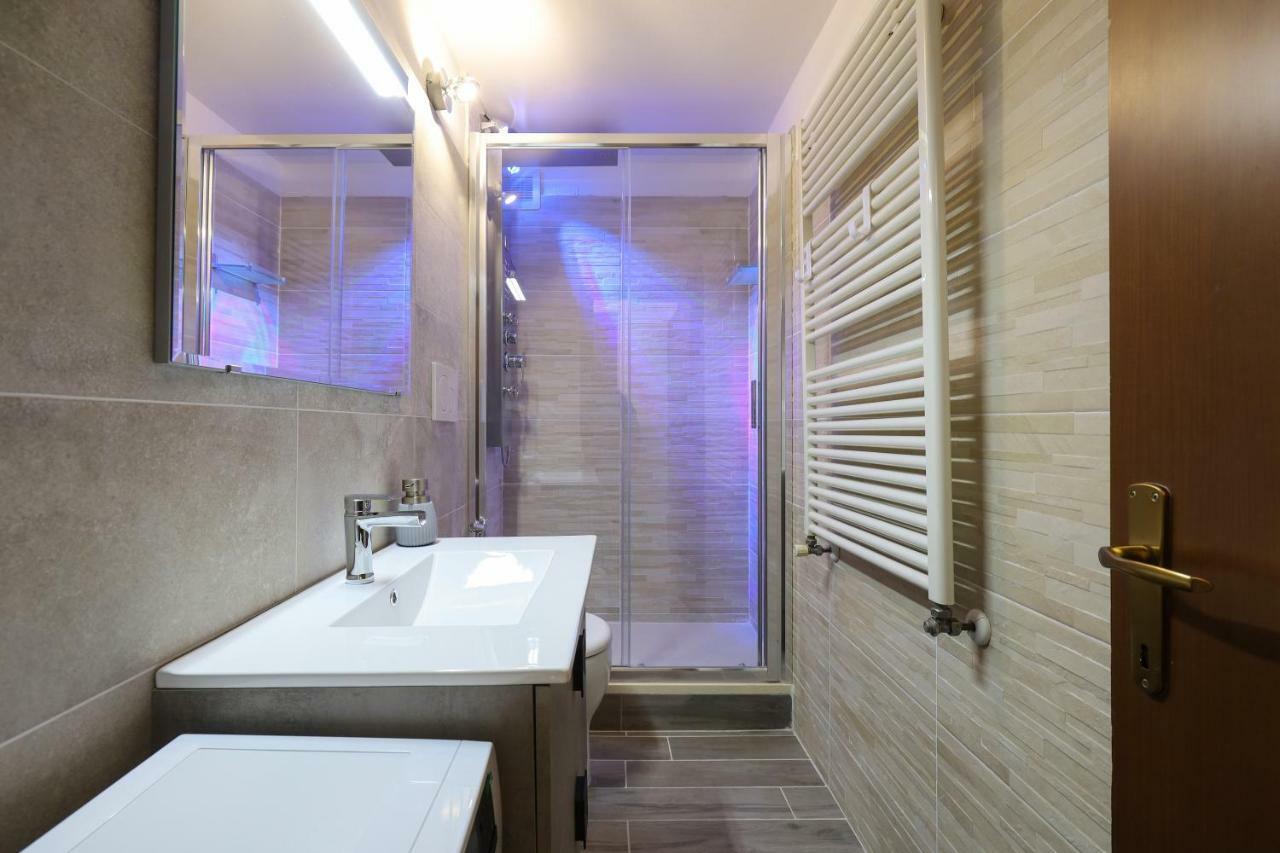 Primopiano - Schiaparelli B Flat Apartment Milan Bagian luar foto