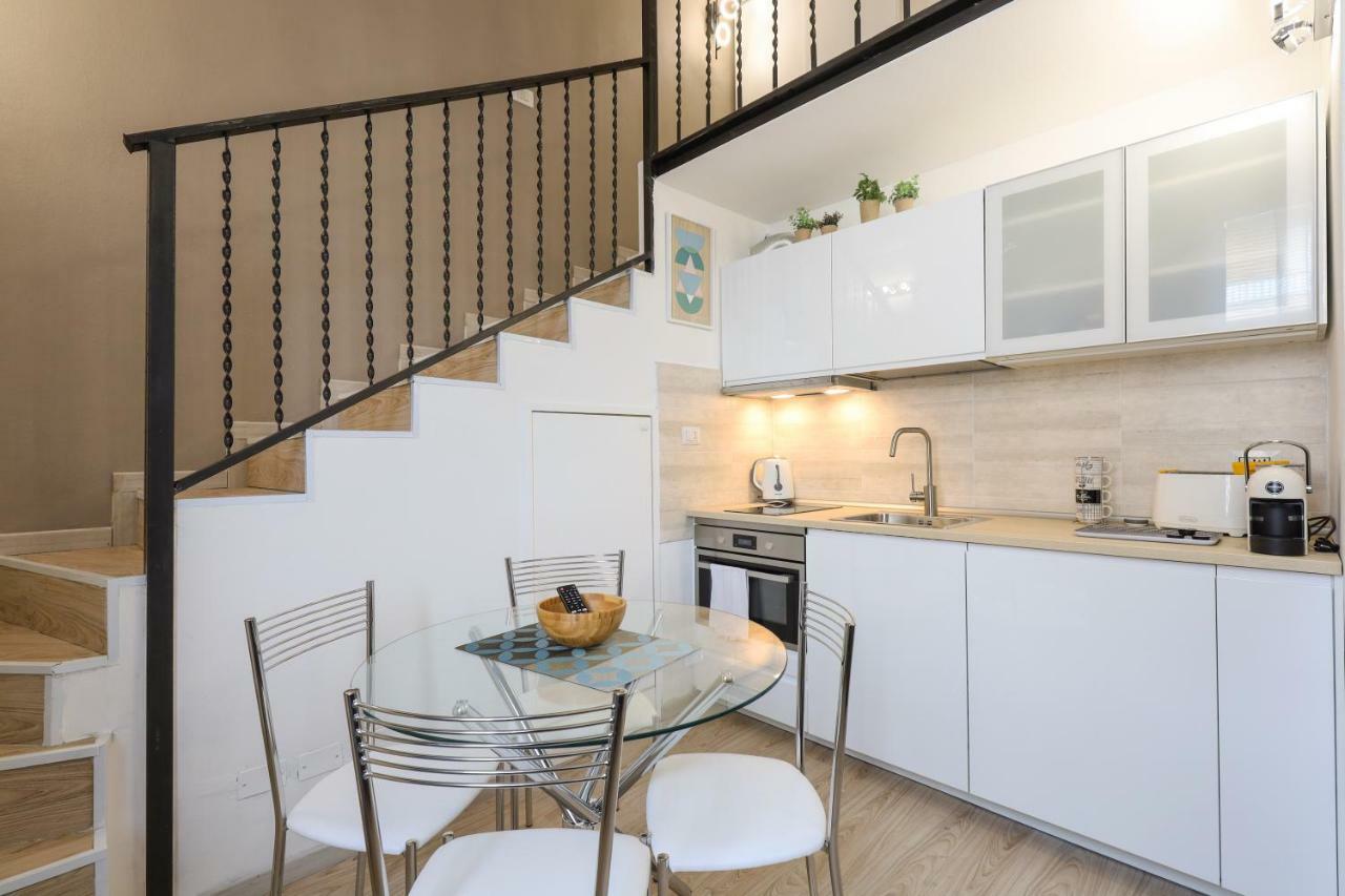 Primopiano - Schiaparelli B Flat Apartment Milan Bagian luar foto